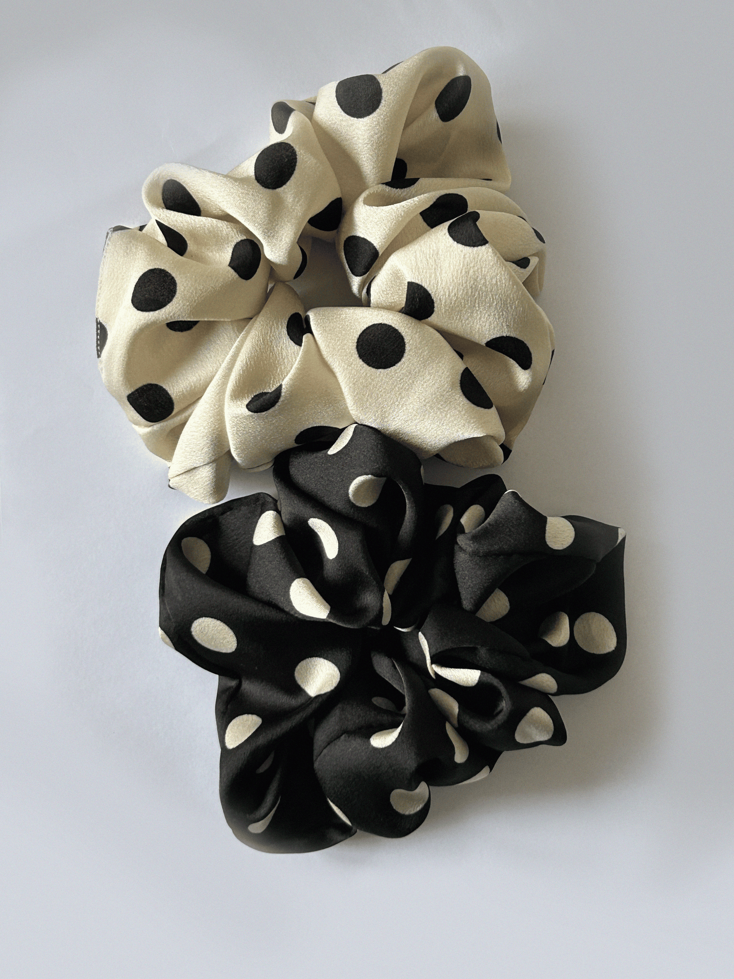 Scrunchie polka dot black