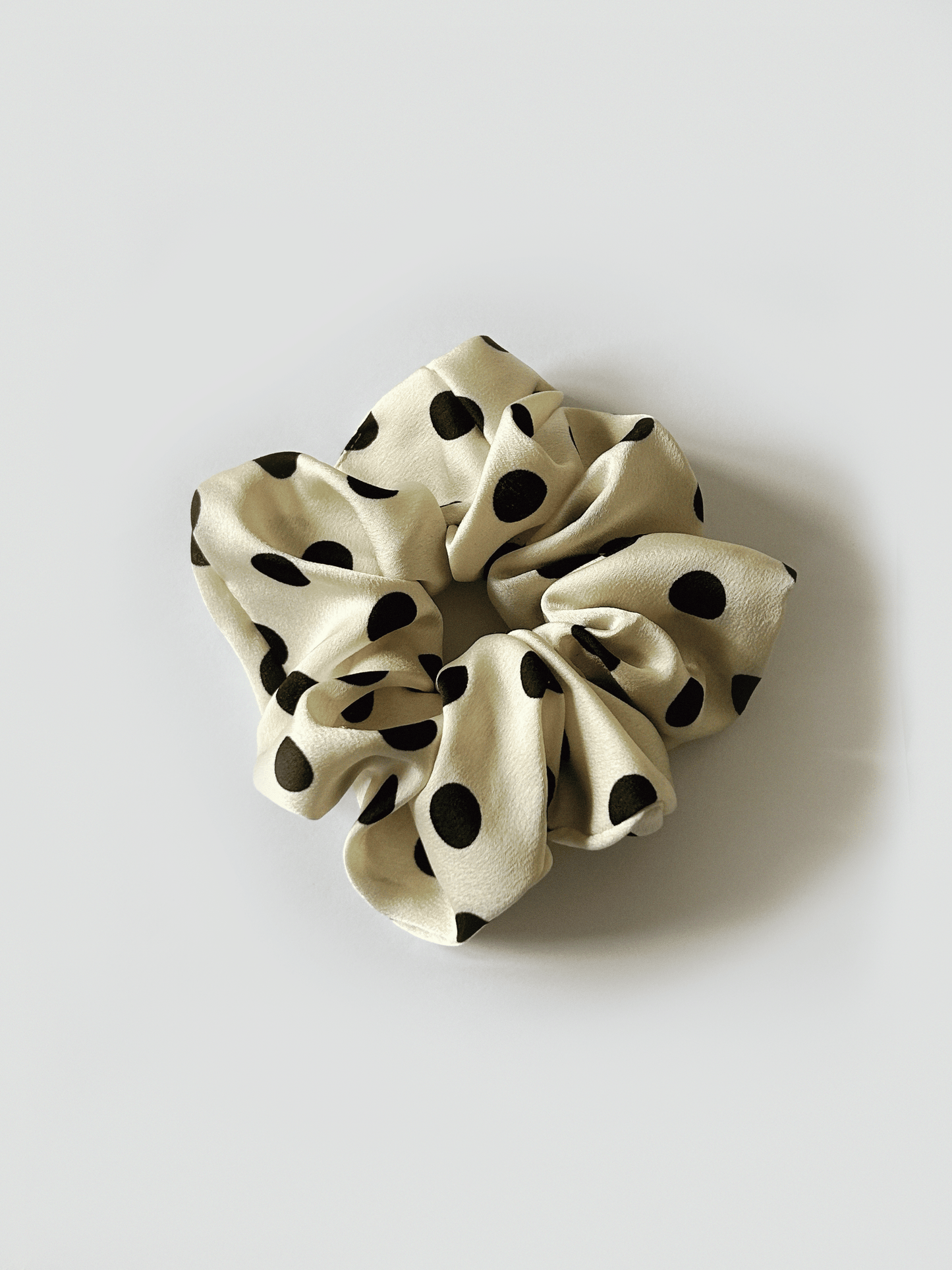 Scrunchie polka dot black