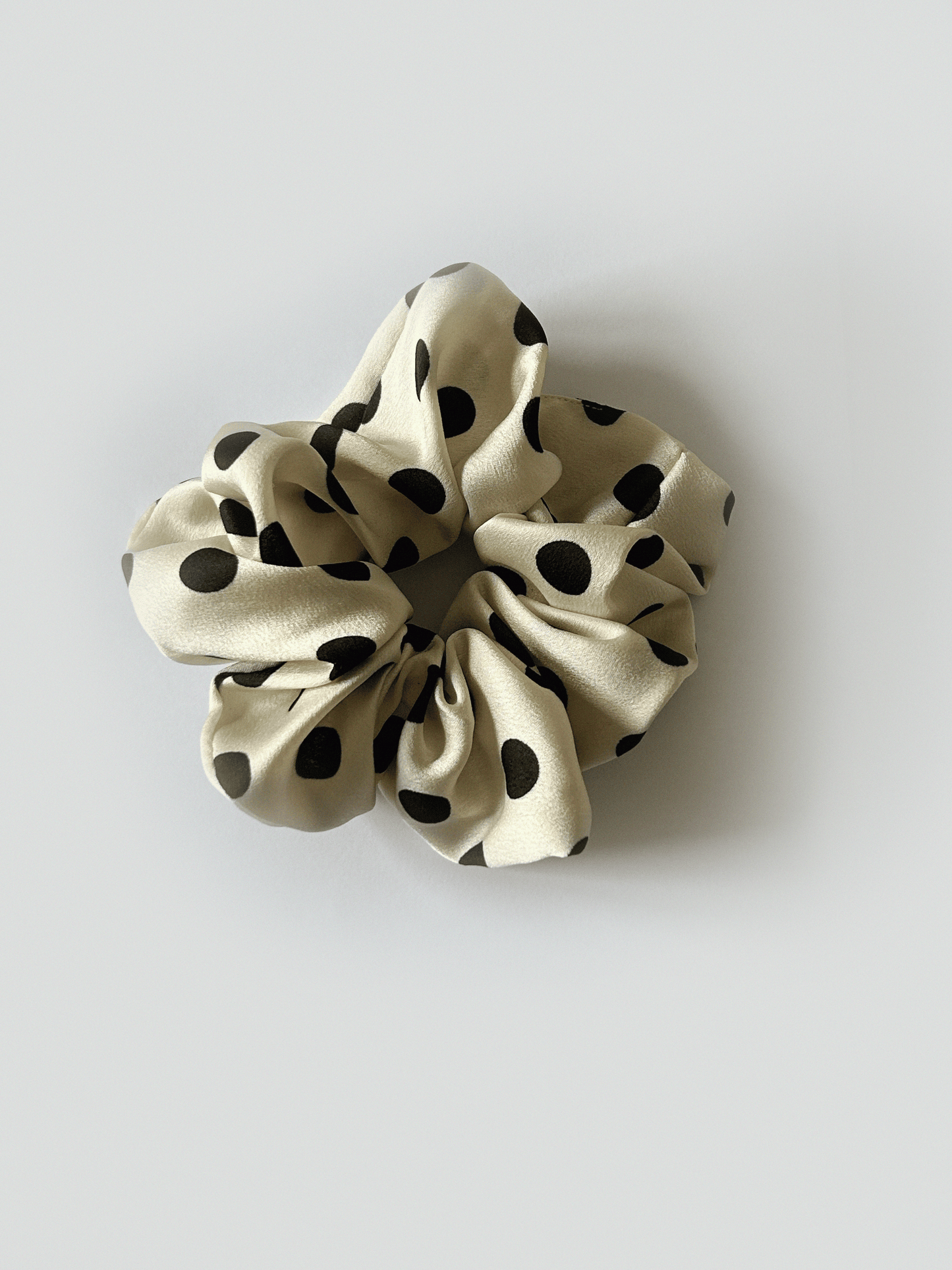 Scrunchie polka dot black