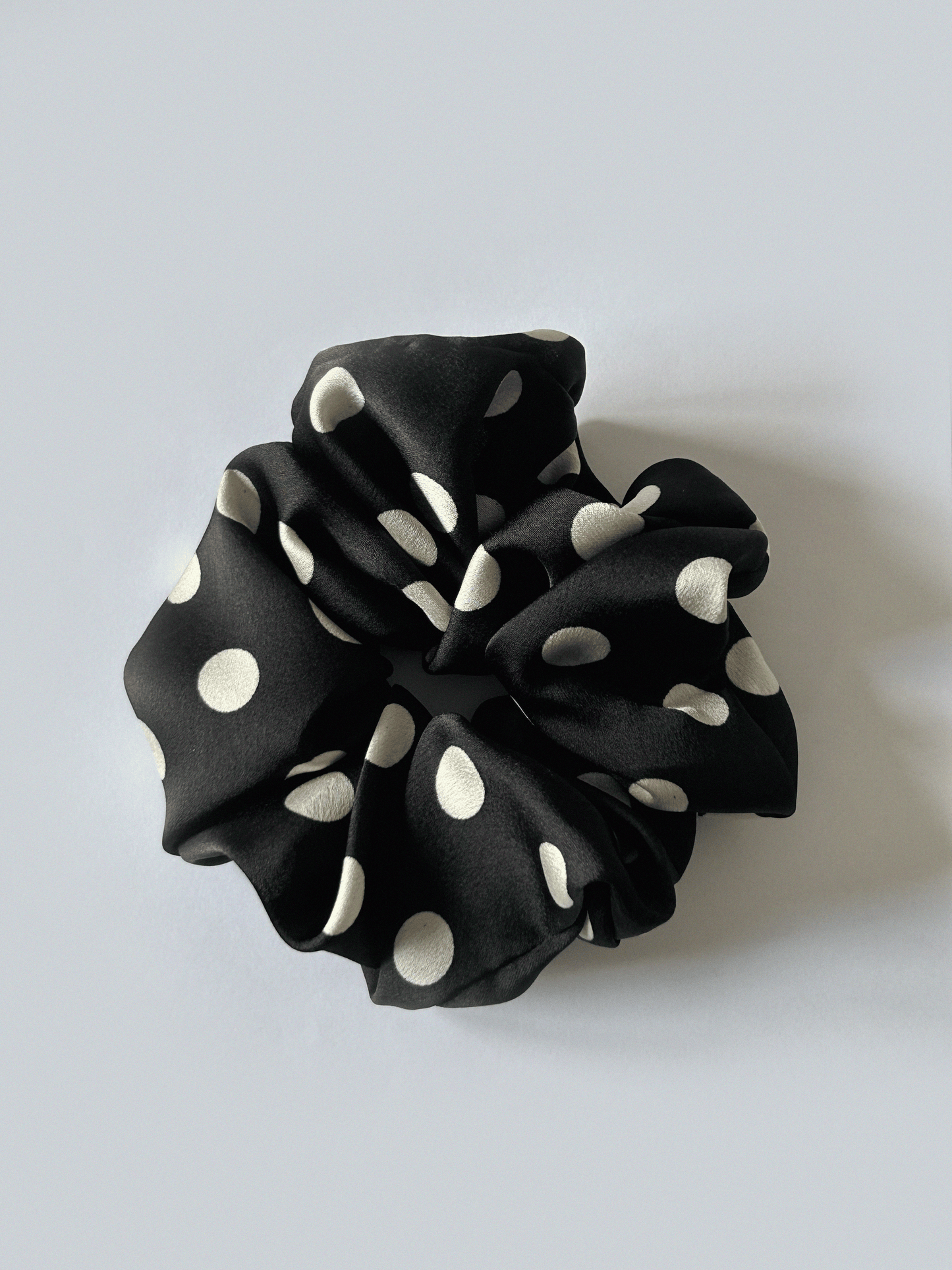 Scrunchie polka dot black