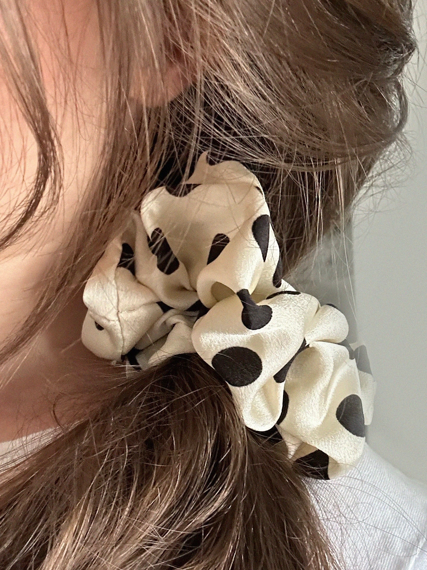 Scrunchie polka dot black