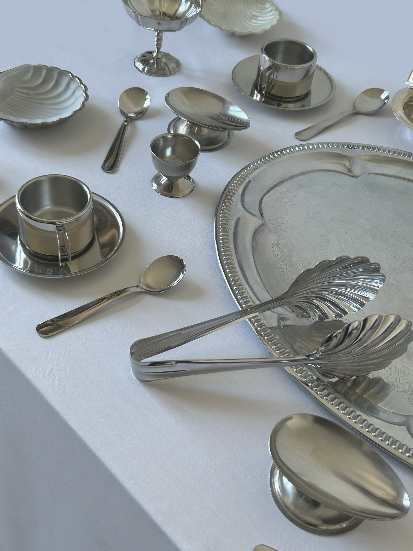 Stainless steel shell serving tongs