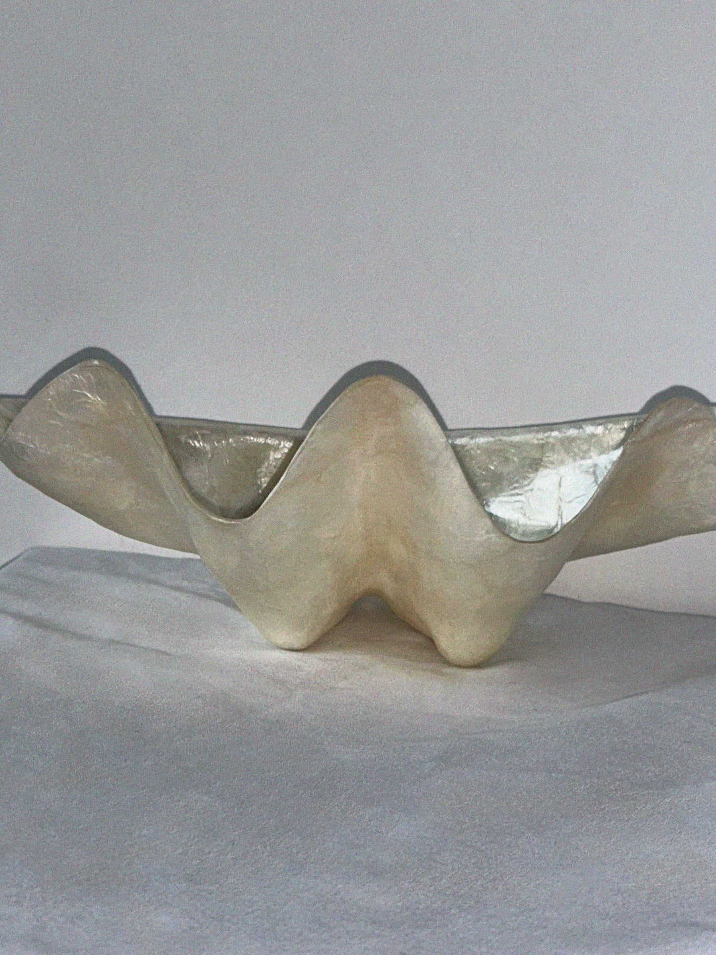 Mother-of-pearl benetier dish