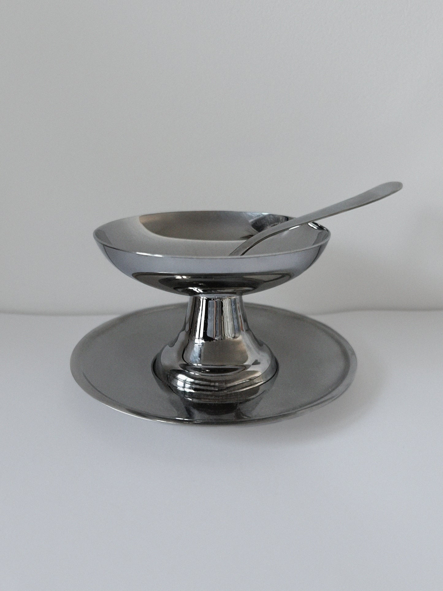 Set of six ice cream and dessert cups