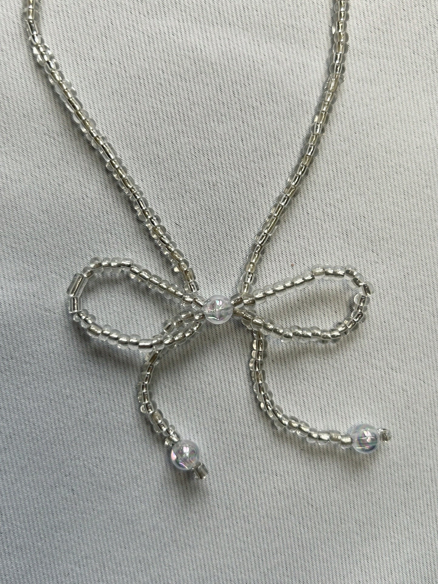 Bow pearl necklace