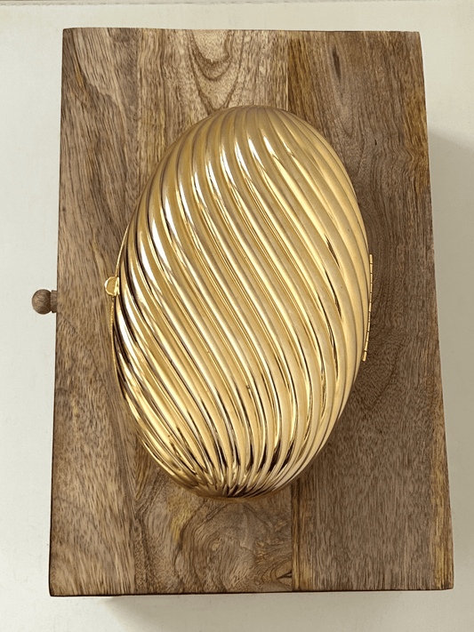 An Exceptional Vintage Ribbed Clutch