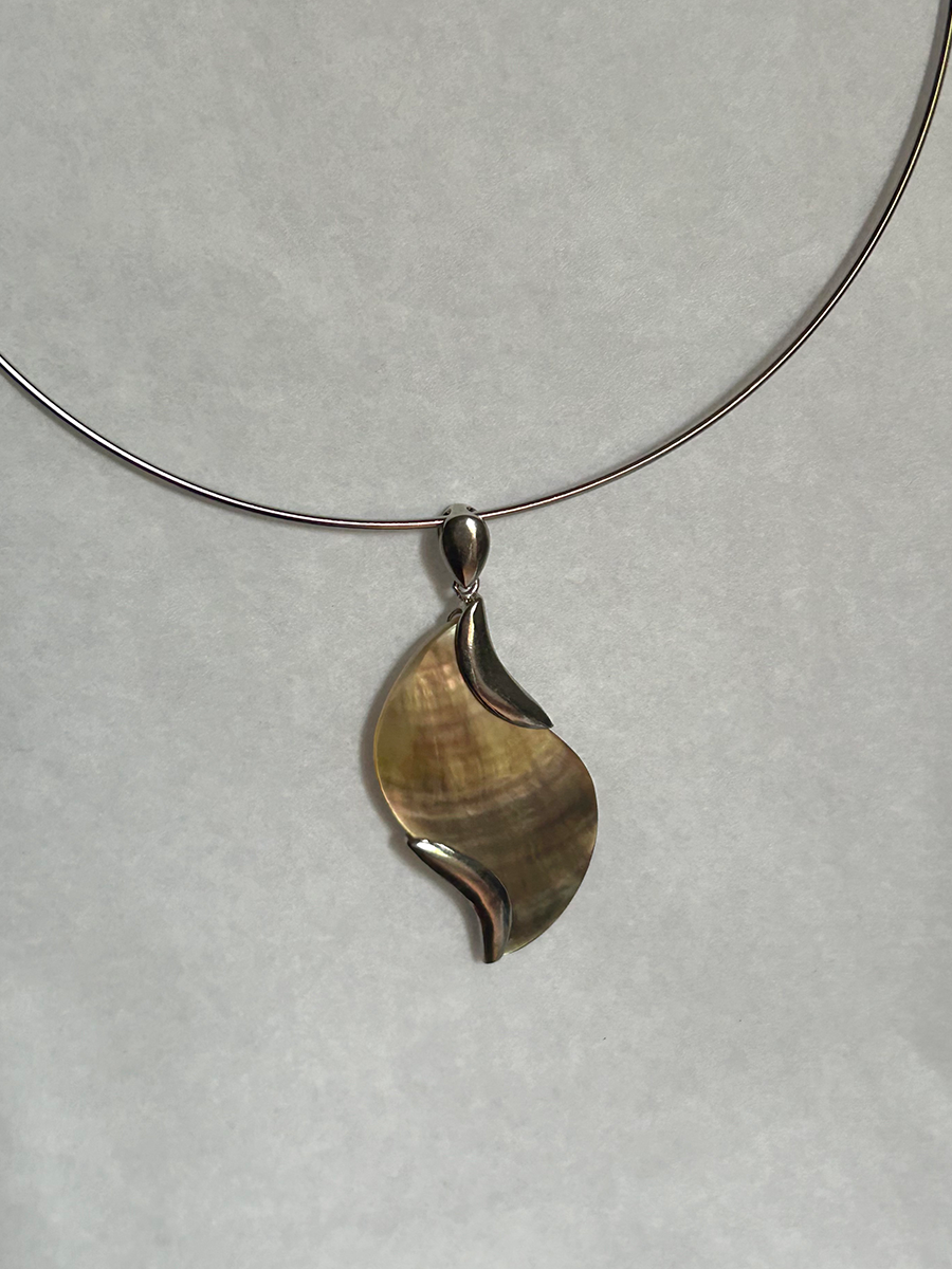 Silver Natural Shell Inlay Pendant Necklace