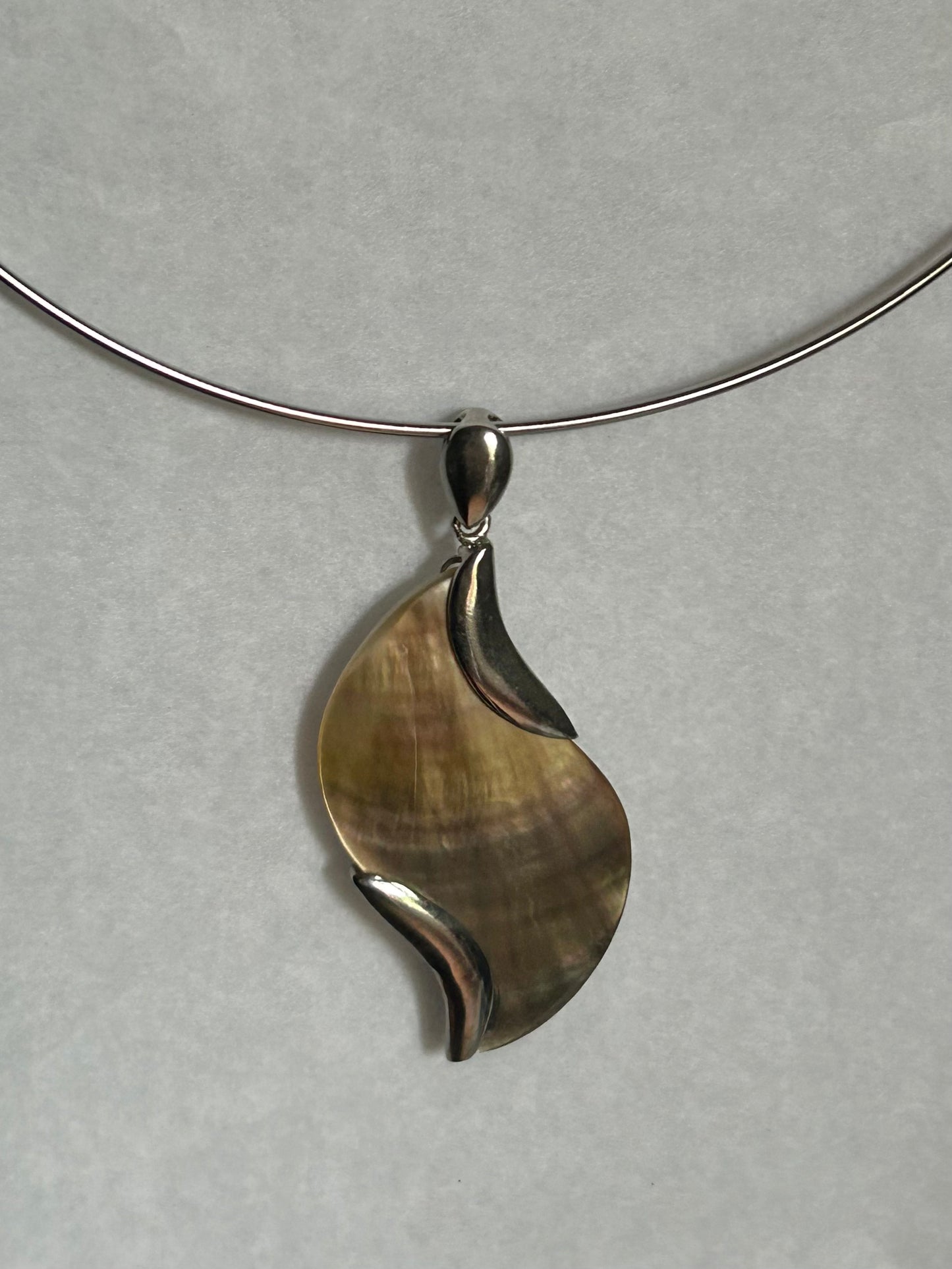 Silver Natural Shell Inlay Pendant Necklace