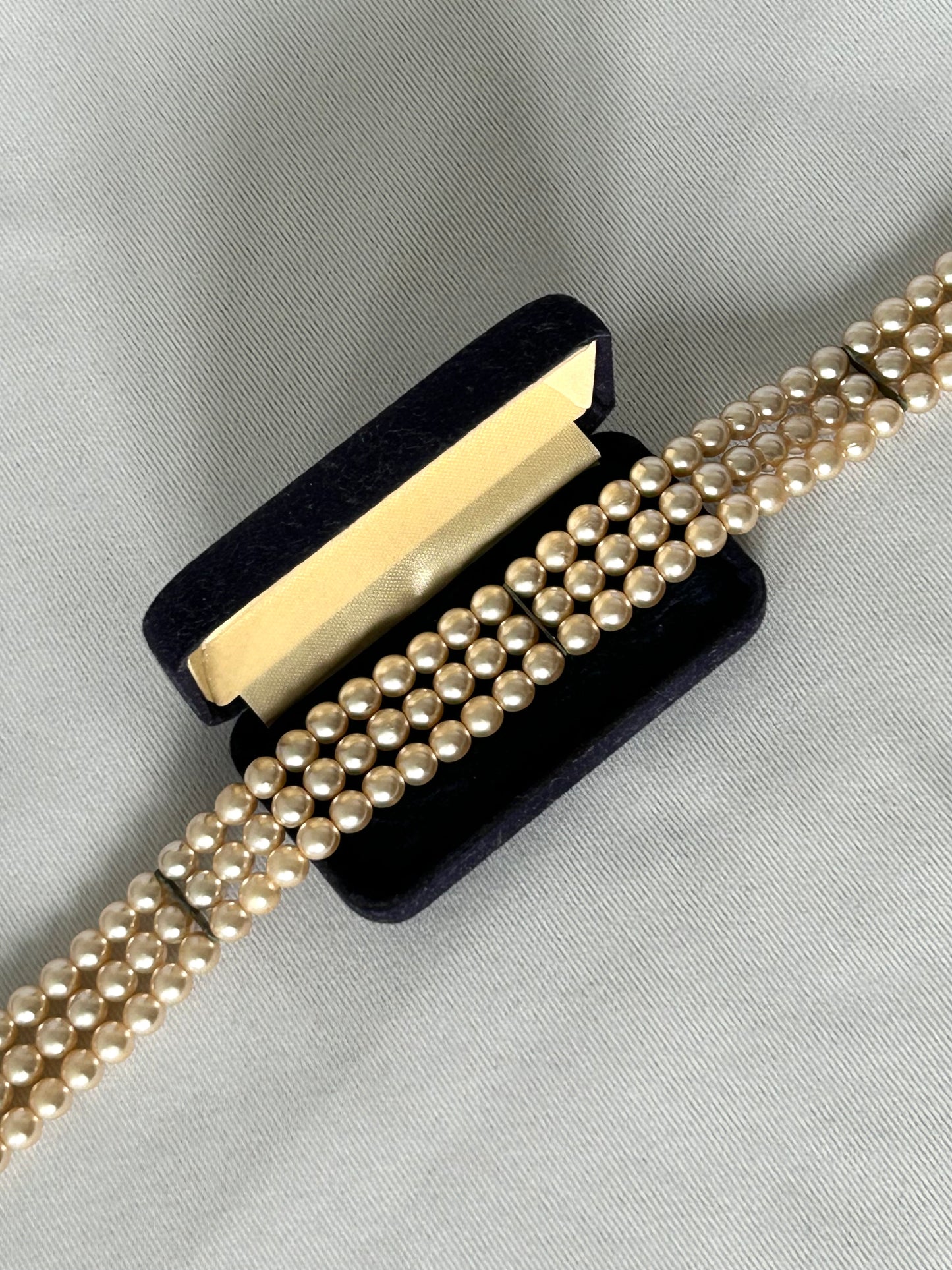 Three-row pearl necklace
