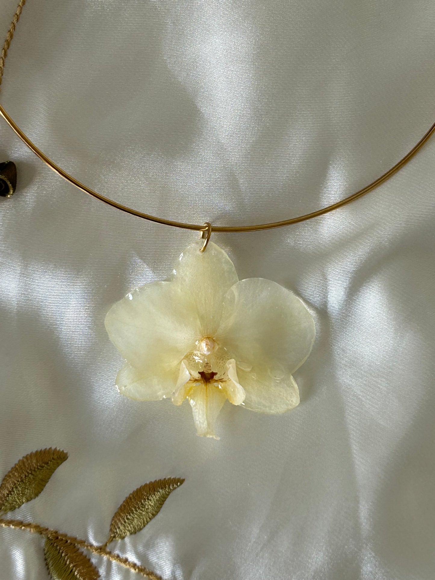 Orchid flower necklace