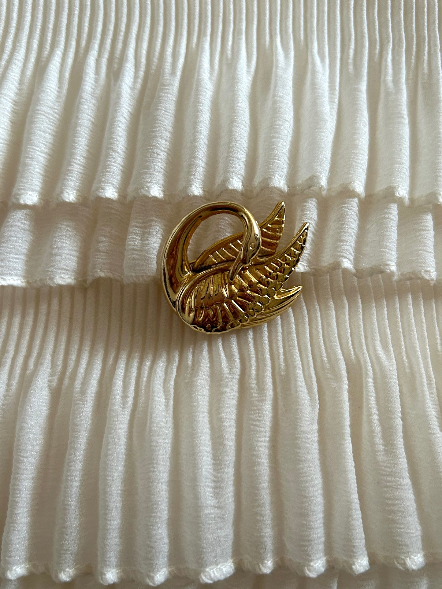 Delicate Vintage Swan Brooch