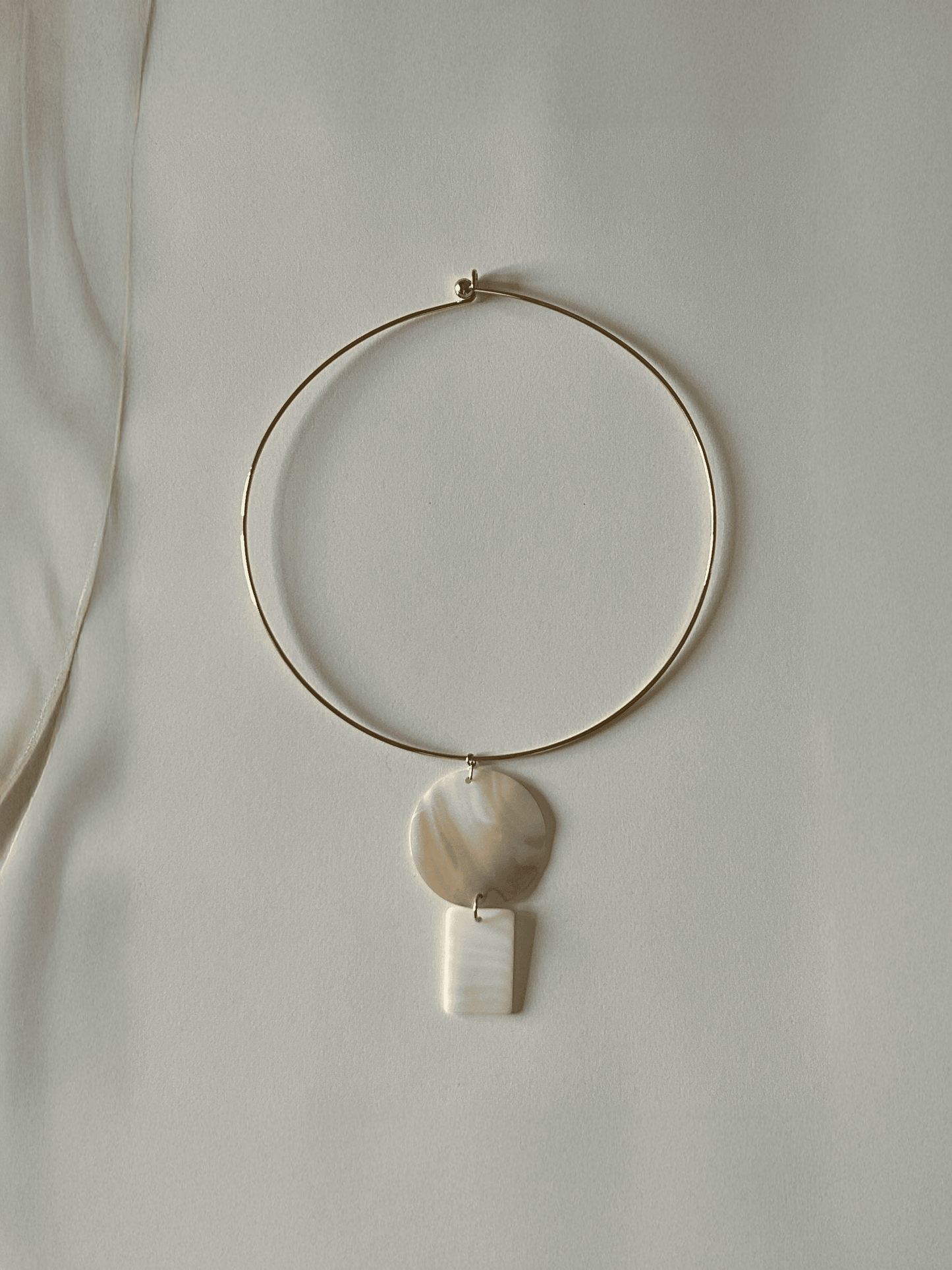 Modern Mother-of-Pearl Pendant Necklace